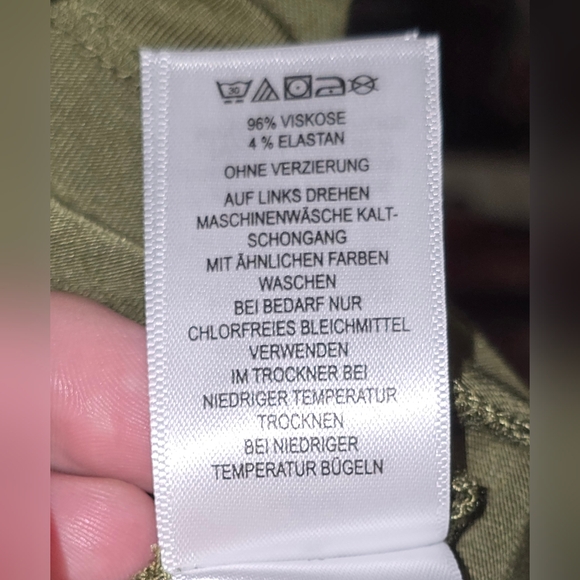 Women's Size Medium Tahari Green BNWOT Blouse! ✨️ - Picture 11 of 11